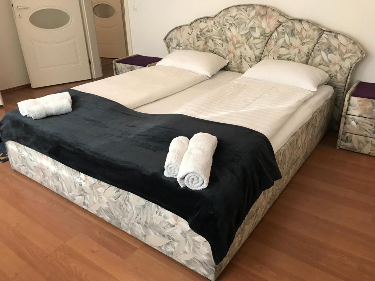 Lotusz Apartments In Ньиредьхаза Экстерьер фото